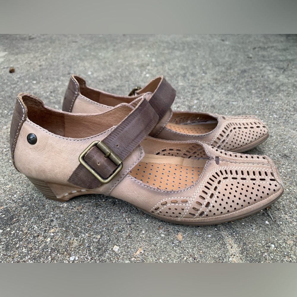 Pikolinos Gandia Mary Jane tan & brown perforated shoes size EU 39 US 8.5